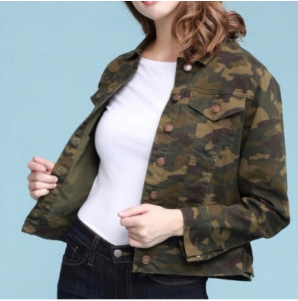 NWOT Judy Blue size M Camo Print Denim Jean Jacket